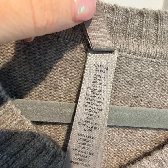 SKIMS WOOL CASHMERE
OVERSIZED V NECK
SWEATER | LINEN / S/M - Picture 6 of 7